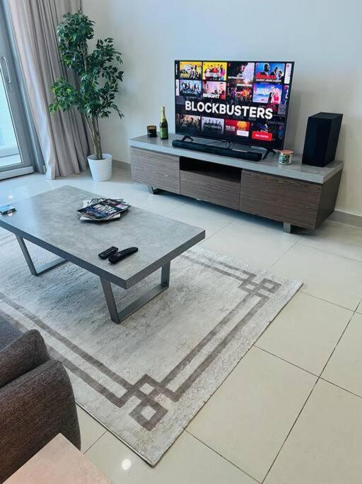 1 Bed Apartment With Sea View, Pool, Gym & Free Parking In Dubai Marina 외부 사진