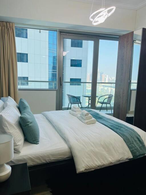 1 Bed Apartment With Sea View, Pool, Gym & Free Parking In Dubai Marina 외부 사진