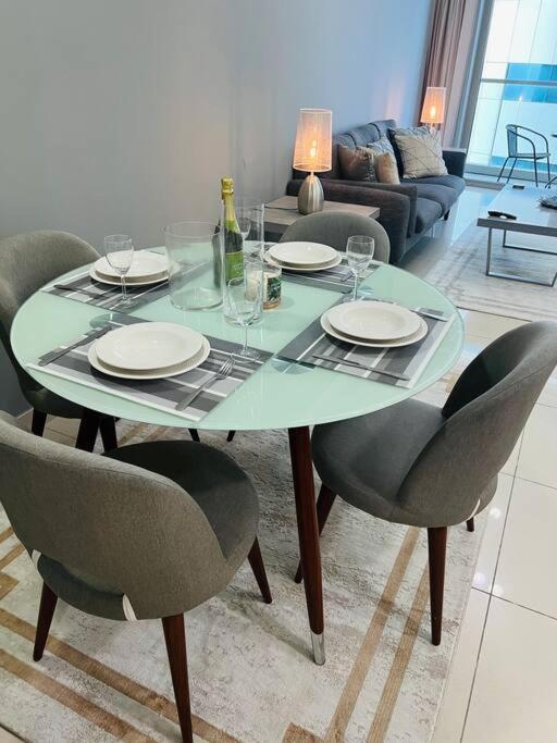 1 Bed Apartment With Sea View, Pool, Gym & Free Parking In Dubai Marina 외부 사진